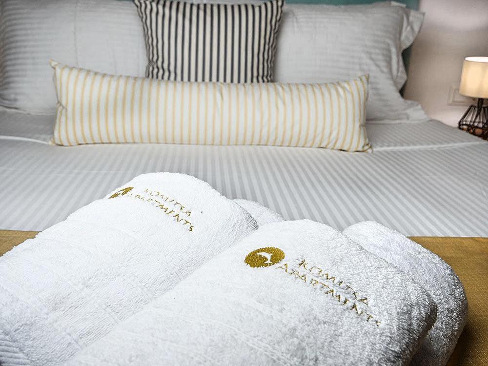 Komitsa Luxury Apartments Nea Roda Værelse billede
